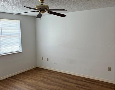 5026 Water Oak Drive - Photo Thumbnail 10
