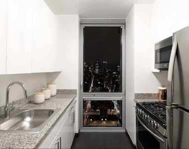 505 West 37th Street - Photo Thumbnail 1