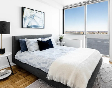 505 West 37th Street - Photo Thumbnail 2