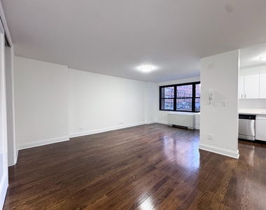 96 5th Avenue - Photo Thumbnail 1