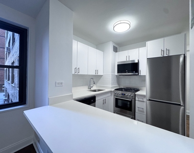 96 5th Avenue - Photo Thumbnail 2