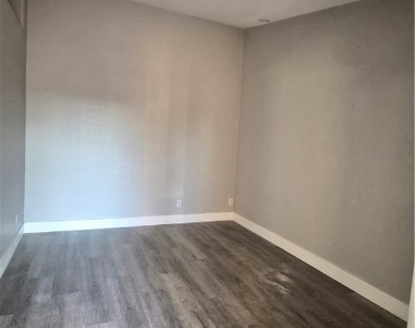 5271 Deanna Street - Photo Thumbnail 14