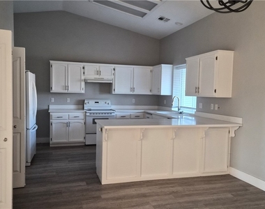 5271 Deanna Street - Photo Thumbnail 6