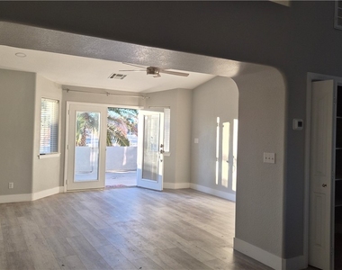 5271 Deanna Street - Photo Thumbnail 10