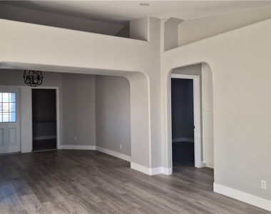5271 Deanna Street - Photo Thumbnail 4