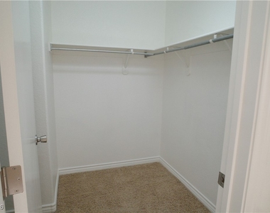 7450 S Eastern Avenue - Photo Thumbnail 15
