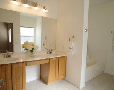 7450 S Eastern Avenue - Photo Thumbnail 17