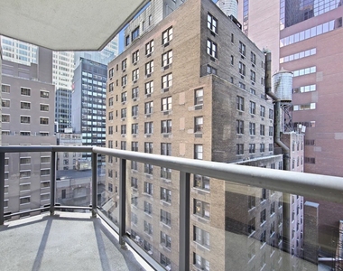 W 48th St - Photo Thumbnail 7