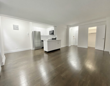 East 50th Street - Photo Thumbnail 1