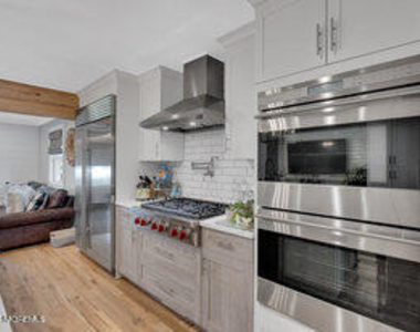 111 Sanborn Avenue - Photo Thumbnail 19
