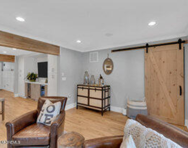 111 Sanborn Avenue - Photo Thumbnail 22