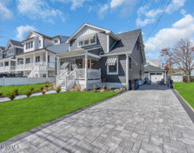 111 Sanborn Avenue - Photo Thumbnail 6