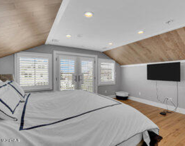111 Sanborn Avenue - Photo Thumbnail 25
