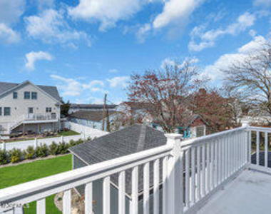 111 Sanborn Avenue - Photo Thumbnail 28