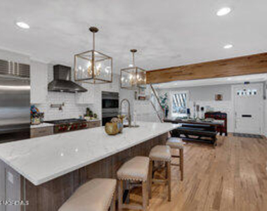 111 Sanborn Avenue - Photo Thumbnail 17