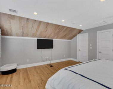 111 Sanborn Avenue - Photo Thumbnail 29