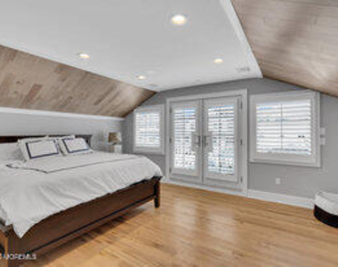111 Sanborn Avenue - Photo Thumbnail 24