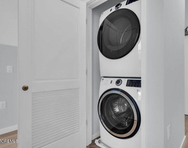 1150 Kingsley Street - Photo Thumbnail 6
