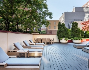 West 55th Street - Photo Thumbnail 3
