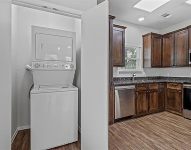 818 Rose Street - Photo Thumbnail 9