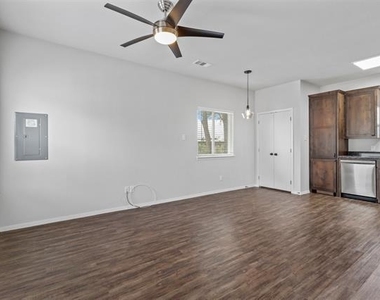 818 Rose Street - Photo Thumbnail 2