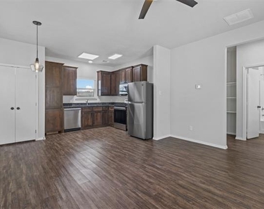 818 Rose Street - Photo Thumbnail 3