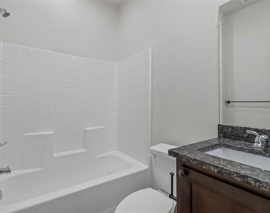 818 Rose Street - Photo Thumbnail 10