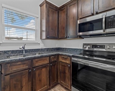 818 Rose Street - Photo Thumbnail 8