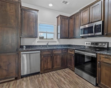 818 Rose Street - Photo Thumbnail 7