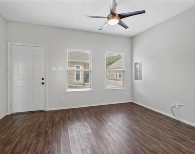 818 Rose Street - Photo Thumbnail 5