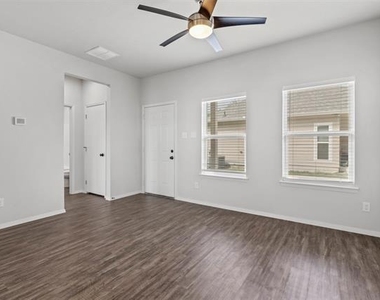 818 Rose Street - Photo Thumbnail 4