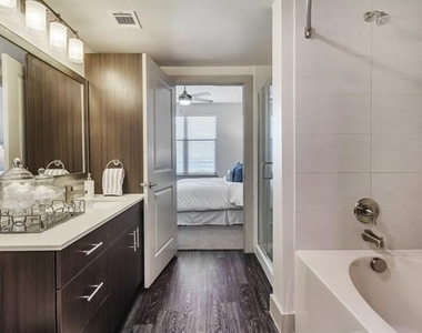 10550 N Central Expressway - Photo Thumbnail 2