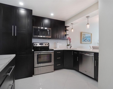 3430 Galt Ocean Drive - Photo Thumbnail 18