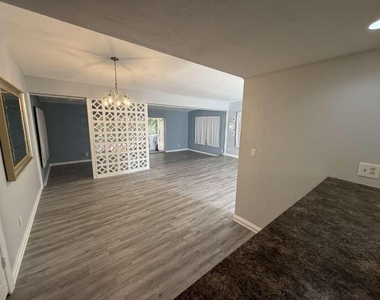 400 E Prima Vista Boulevard - Photo Thumbnail 1
