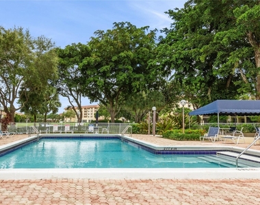 2067 Sw 15th Street - Photo Thumbnail 3