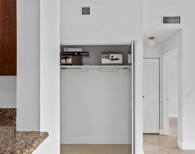 2067 Sw 15th Street - Photo Thumbnail 5