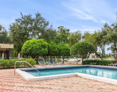 2067 Sw 15th Street - Photo Thumbnail 1