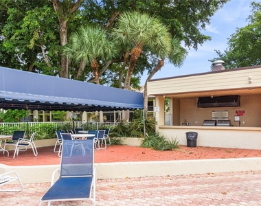 2067 Sw 15th Street - Photo Thumbnail 2