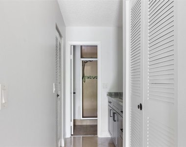 2067 Sw 15th Street - Photo Thumbnail 8