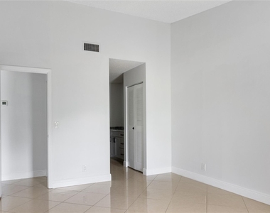 2067 Sw 15th Street - Photo Thumbnail 9