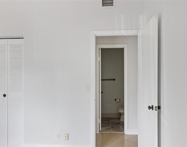2067 Sw 15th Street - Photo Thumbnail 14