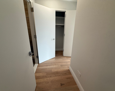 West 48th Street - Photo Thumbnail 6