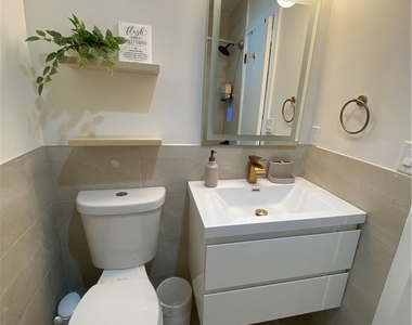 827 S Manhattan - Photo Thumbnail 6