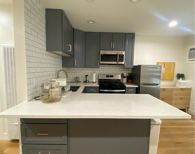 827 S Manhattan - Photo Thumbnail 1