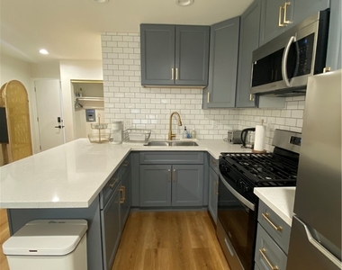 827 S Manhattan - Photo Thumbnail 2
