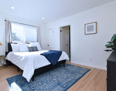 6167 Costello Avenue - Photo Thumbnail 30