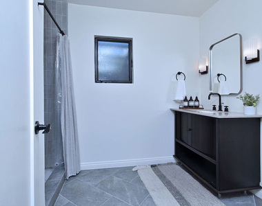 6167 Costello Avenue - Photo Thumbnail 34