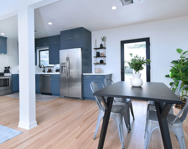 6167 Costello Avenue - Photo Thumbnail 18