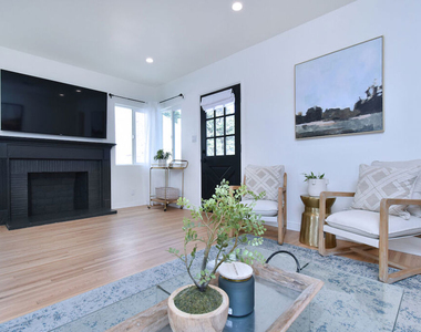 6167 Costello Avenue - Photo Thumbnail 12