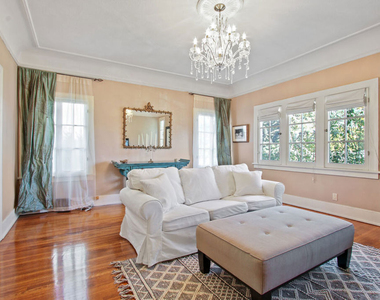 617 N Plymouth Boulevard - Photo Thumbnail 1